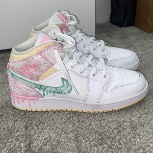 (GS) Jordan 1 mid Ice Cream size 7Y